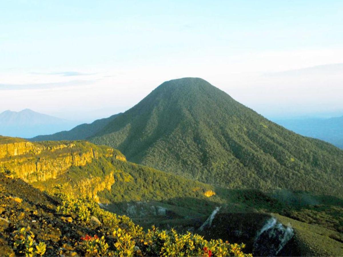 4. Gunung Gede Pangrango (3.026 mdpl)