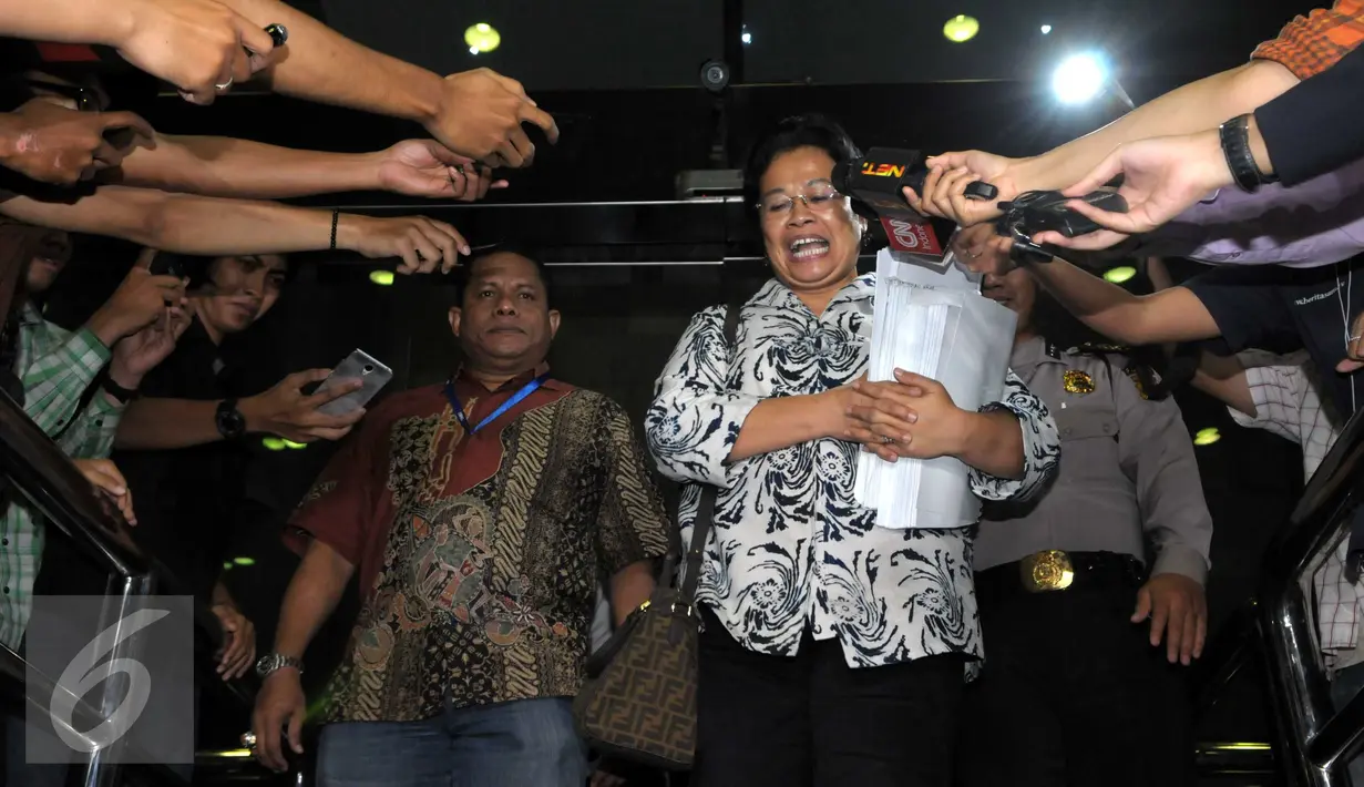 Wakil Ketua Badan Legislasi Daerah (Balegda) Merry Hotma usai menjalani pemeriksaan KPK sebagai saksi terkait kasus suap pembahasan Reklamasi Teluk Jakarta, Senin (18/4/2016). (Liputan6.com/Helmi Afandi)