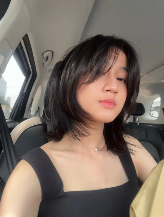 Gaya rambut terbaru Keisya ini spontan mendapatkan banyak komen netizen. Bahkan beberapa memuji kecantikan Keisya dengan rambut pendek mirip Nike Ardila. Foto: Instagram.