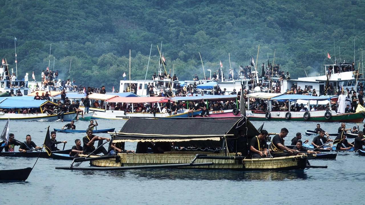 FOTO: Prosesi Laut Tuan Meninu Hidupkan Tradisi Perayaan Jumat Agung  di Larantuka