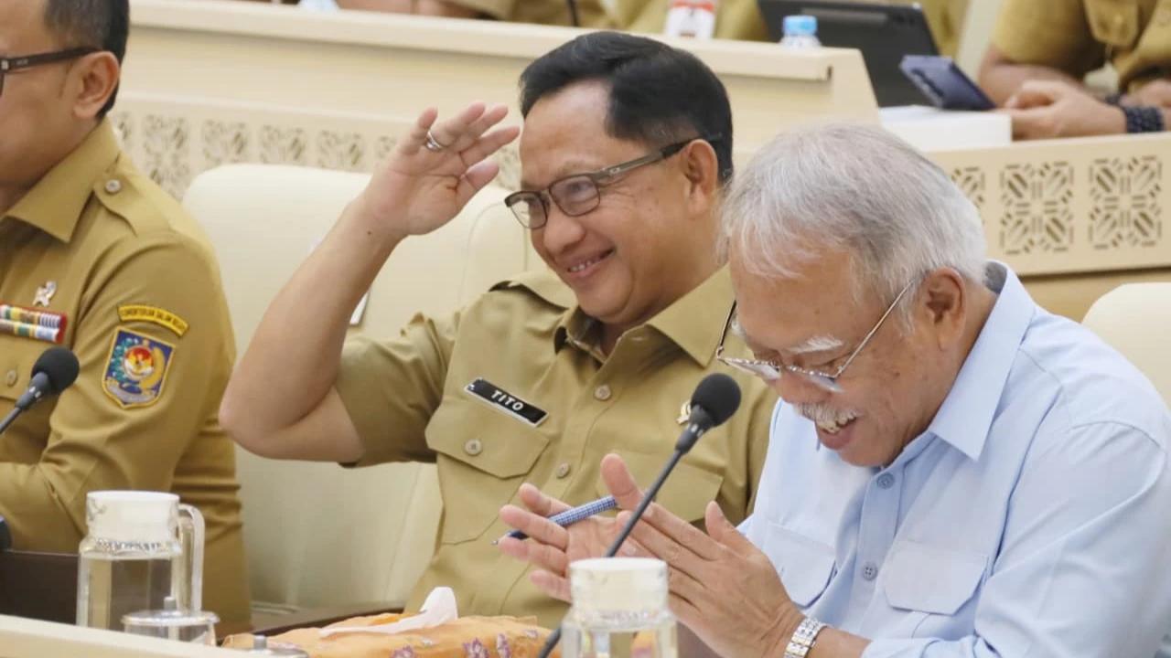 Mendagri Tito Karnavian saat Rapat Kerja dan Rapat Dengar Pendapat bersama Komisi II DPR RI