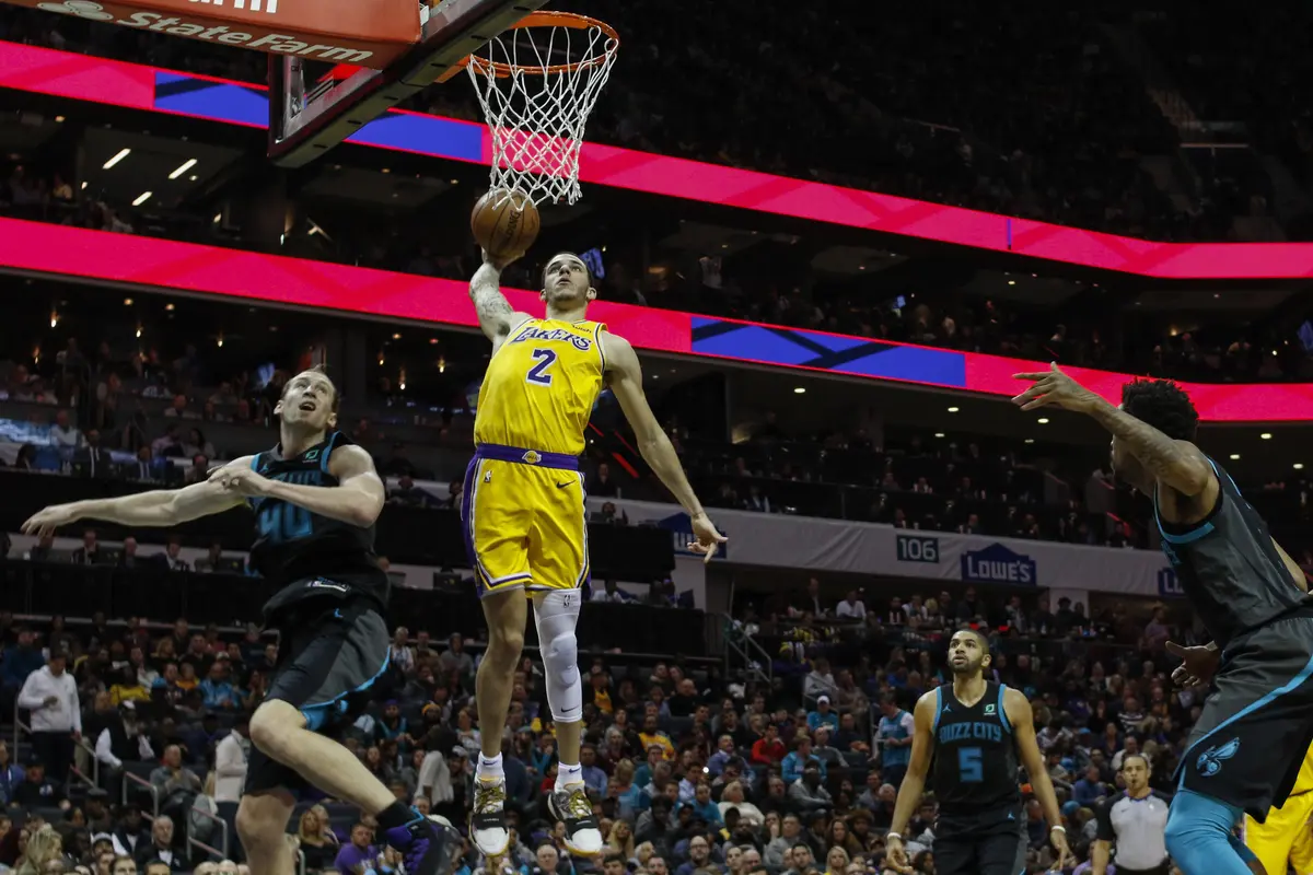 Lonzo Ball cetak triple double saat Lakers melawan Hornets