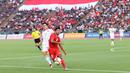 <p>Pemain Timnas Indonesia U-22, Amiruddin Bagas Kaffa (kanan) berebut bola dengan pemain Timnas Vietnam U-22, Minh Trong Vo pada laga semifinal sepak bola SEA Games 2023 di Olympic Stadium, Phnom Penh, Kamboja, Sabtu (13/05/2023). (Bola.com/Abdul Aziz)</p>