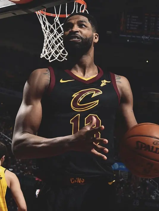 Kini ia pun tengah fokus untuk memenangkan timnya dalam pertandingan NBA. (instagram/tristanthompson)