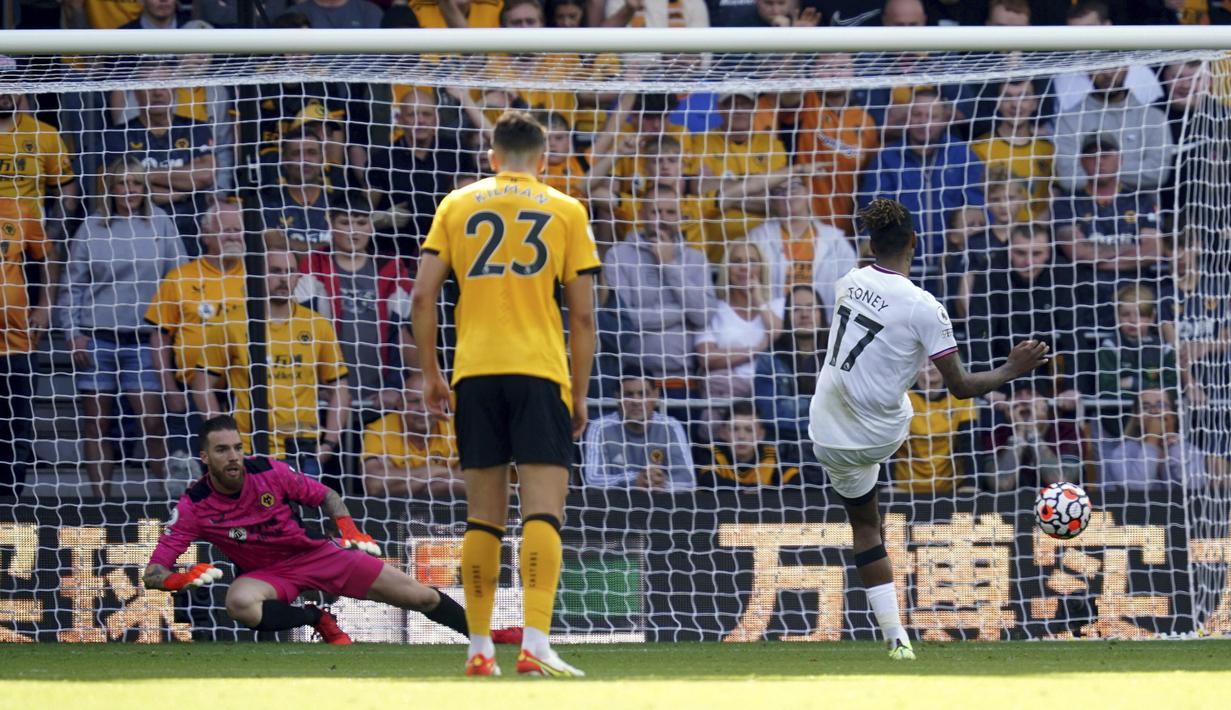 Ivan Toney. Striker Brentford asal Inggris ini berperan besar saat timnya mengalahkan tuan rumah Wolverhampton Wanderers 2-0. Gol pertama Brentford lahir dari kakinya lewat eksekusi penalti, sementara gol kedua yang dicetak Bryan Mbeumo lahir berkat torehan assist-nya. (PA via AP/David Davies)