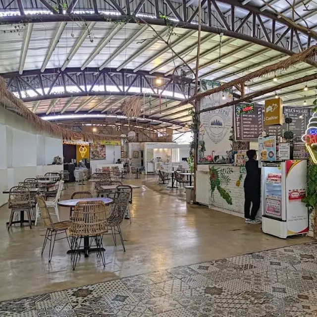 Rekomendasi Tempat Makan Dekat Dusun Semilir