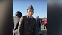 Video Viral Pemuda Kendari bernama Benaia Manasye Lintjewas menjadi Tentara Amerika Serikat. Video ini viral di TikTok diunggah oleh akun TikTok @bheny.kendari yang merupakan kakak ipar dari Benaia. (Sumber: Screenshot video YouTube/ bheny pangaibali).