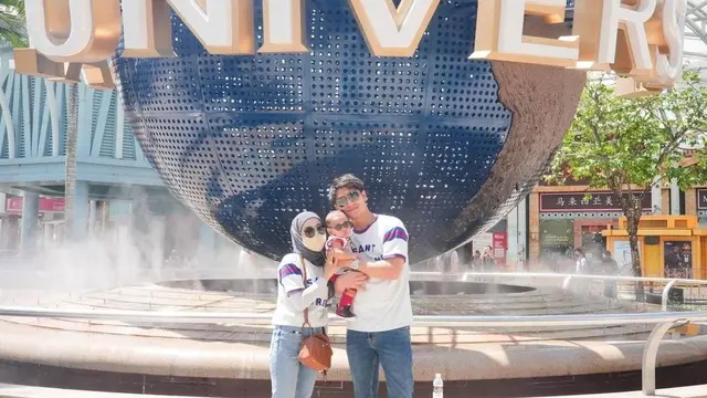 OOTD Kompak Lesti Kejora Bersama Suami dan Anak