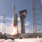 Peluncuran satelit internet uji coba Amazon dalam Project Kuiper dengan roket Atlas, Jumat (6/10/2023). (YouTube United Launch Alliance)