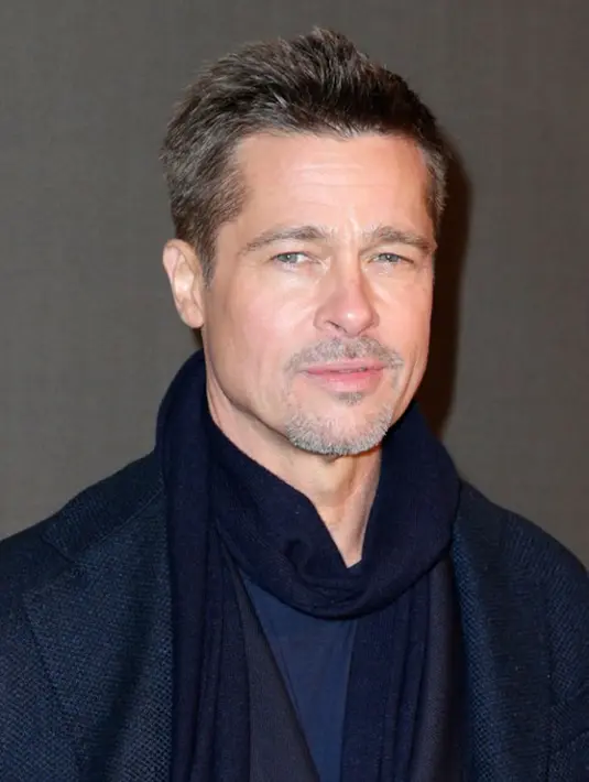 Gossip dan rumor tak enak memang selalu datang pada Pitt setelah dirinya digugat cerai oleh Jolie. Dirinya kerap dikabarkan memiliki hubungan dengan beberapa wanita yang membuat Jolie cemburu sebelum cerai. (AFP/Bintang.com)