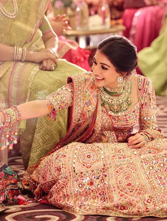 Setelah parade pesta selama berbulan-bulan, Radhika Merchant bakal resmi dipersunting Anant Ambani [@taruntahiliani]