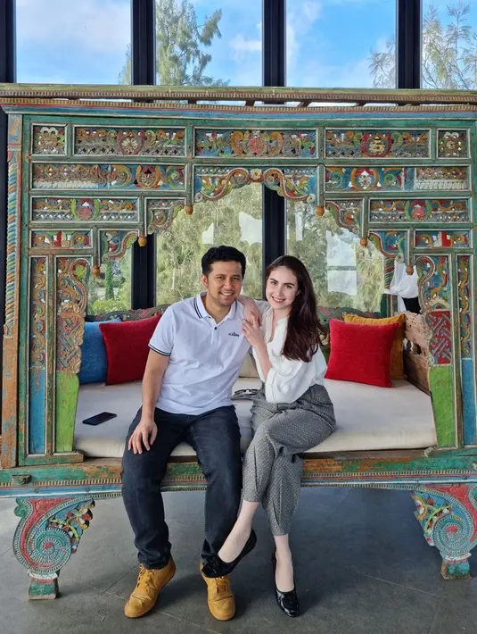 Arumi Bachsin dan Emil Dardak (Instagram/arumibachsin_94)