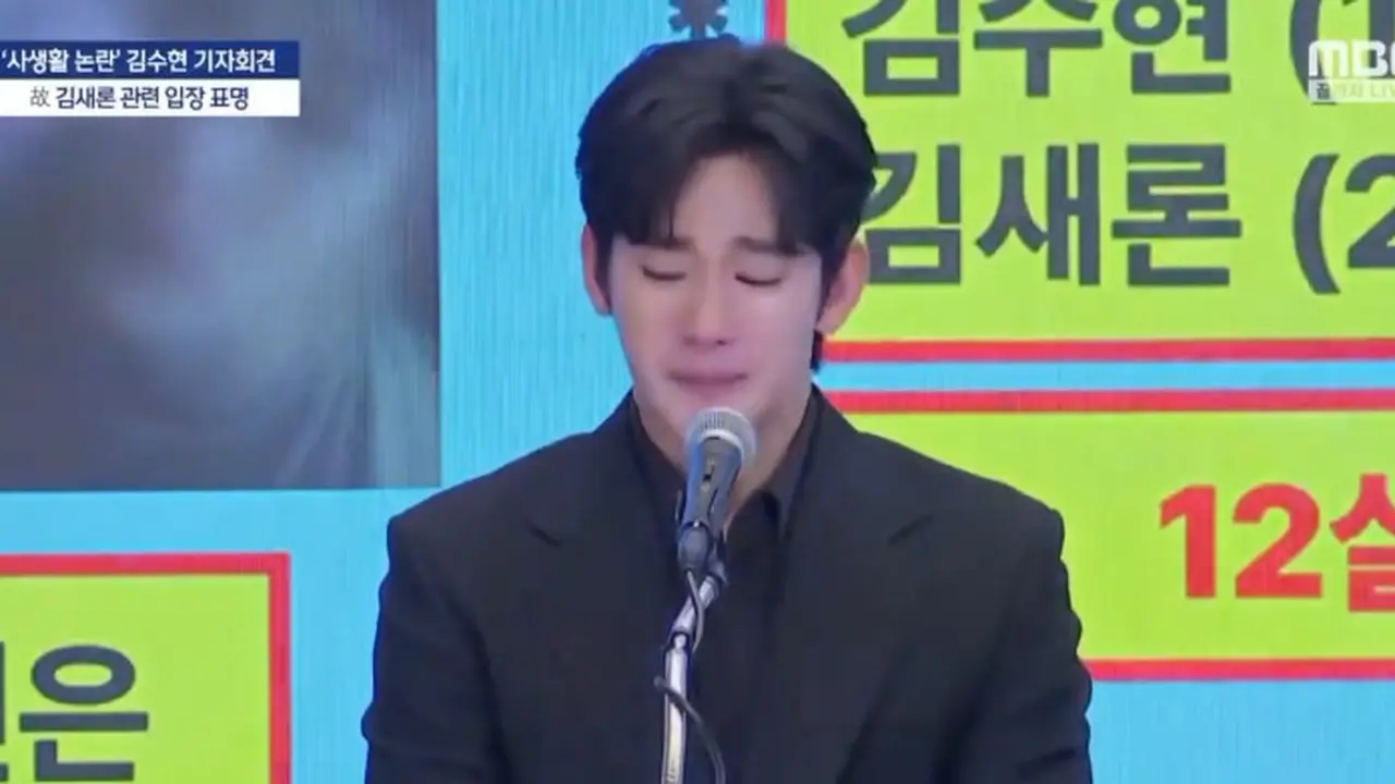 Kim Soo Hyun menangis dalam konferensi pers terkait tudingan memacari mendiang Kim Sae Ron saat usia minor. (Tangkapan Layar MBC)