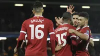 Para pemain Liverpool merayakan gol  Daniel Sturridge saat melawan Maribor pada laga Liga Champions grup E di Stadion Anfield, Liverpool, (1/11/2017). Liverpool menang 3-0. (AP/Rui Vieira)