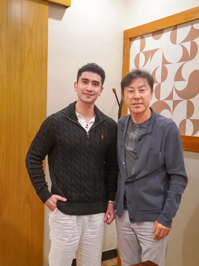 Verrell Bramasta makan malam bersama Shin Tae-yong.