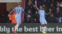 Raheem Sterling dan Kevin De Bruyne merayakan gol ke gawang melawan AFC Bournemouth pada lanjutan Premier League di Vitality Stadium; Bournemouth; (13/2/2017). Manchester City menang 2-0. (Andrew Matthews/PA via AP)