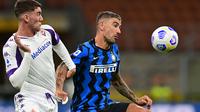 Aleksandar Kolarov. Bek berusia 36 tahun yang kini memasuki musim kedua memperkuat Inter Milan ini sebelumnya sempat membela Lazio (2007/2008 hingga 2009/2010) dan AS Roma (2017/2018 hingga 2019/2020) di Liga Italia. Satu Scudetto diraihnya bersama Inter Milan pada 2020/2021. (AFP/Miguel Medina)