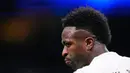 Kekalahan 0-1 Real Madrid membuat selisih poin mereka menjauh dari Barcelona dalam perebutan puncak klasemen Liga Spanyol. Vinicius Jr dkk kini terpaut empat poin dari Blaugrana. (AP Photo/Manu Fernandez)
