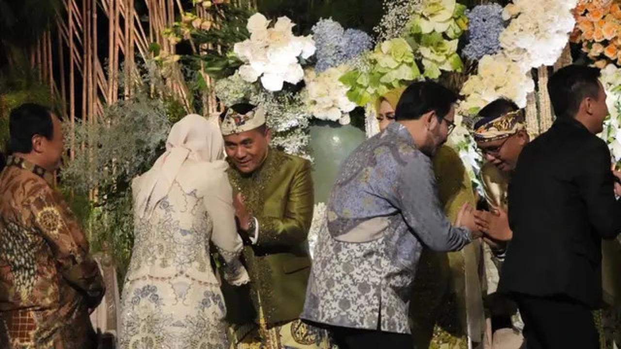 9 Detail Outfit Pernikahan Maula Akbar Anak Dedi Mulyadi dan Putri Kalina, Bisa jadi Inspirasi