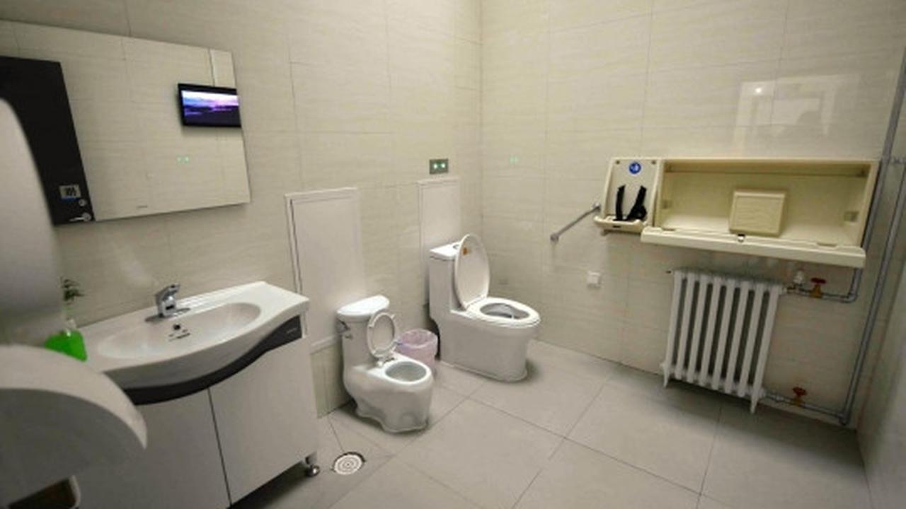 Fasilitas mewah di toilet umum Beijing ini bikin betah BAB