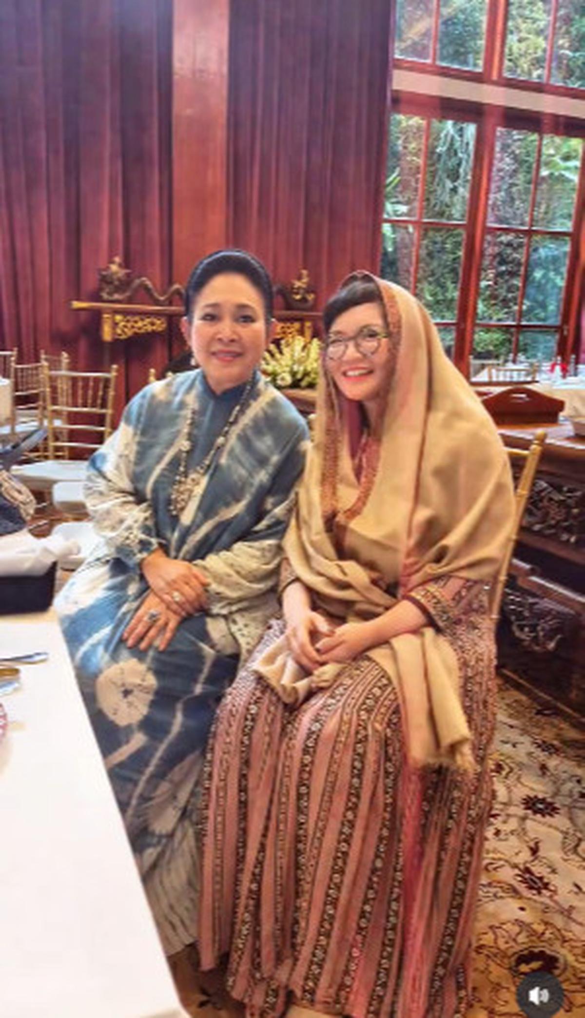 Momen Wamen Stella Kunjungi Kediaman Prabowo, Disambut Titiek Soeharto Pesonanya Cantik Banget