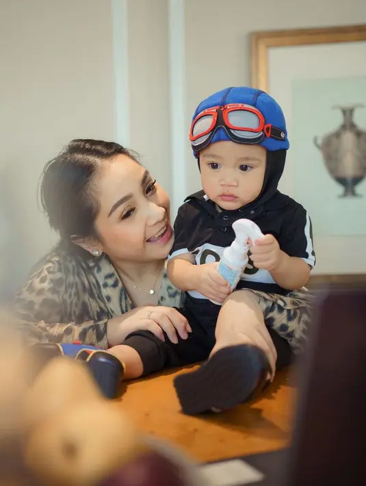 Selain itu, netizen juga menyorot pesona Nagita Slavina yang disebut semakin cantik selama di luar negeri. @raffinagita1717.