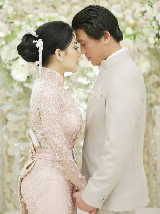 Syahrini dan Reino Barack