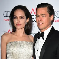 Kabar prahara rumah tangga Brad Pitt dan Angelina Jolie di ujung tanduk. Hal tersebut sudah terjadi sejak lama. Bahkan, keduanya pun tak tampil bersama di setiap acara penghargaan bergengsi seperti Met Gala dan Golden Globes. (AFP/Bintang.com) 