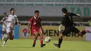 <p>Pemain Timnas Indonesia U-17,&nbsp;Jehan Pahlevi&nbsp;berusaha&nbsp;menjebol gawang Timnas Guam U-17 dalam pertandingan Grup B Kualifikasi Piala Asia U-17 2023 yang berlangsung di Stadion Pakansari, Bogor, Senin (3/10/2022). (Bola.com/Bagaskara Lazuardi)</p>