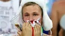 Seorang suporter Rusia terlihat kecewa setelah tim kesayangannya kalah dari Kroasia pada laga perempat final Piala Dunia 2018 di Stadion Olimpiade Fisht, Sabtu (7/7). Tuan rumah Rusia tumbang lewat adu penalti melawan Kroasia 3-4. (AP/Darko Bandic)