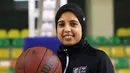 Sarah Gamal mengenal dan kemudian jatuh cinta dengan bola basket saat masih berusia lima tahun. Ia belajar dari kakak perempuannya yeng lebih dulu mengenal bola basket. (AFP/Hazem Gouda)