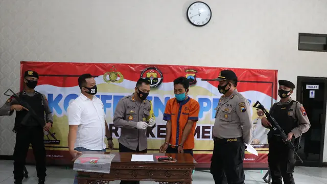 Polisi Kebumen menangkap MA, terduga penipu yang memperdayai janda asal Cilacap, DA. (Foto: Liputan6.com/Polres Kebumen)