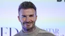 David Beckham berpose untuk fotografer dalam acara Qatar Fashion United di Stadion 974 di Doha, Qatar, Jumat, 16 Desember 2022. Beckham menata rambut cokelat pendeknya dengan menggunakan gel. (AP Photo/Pavel Golovkin)
