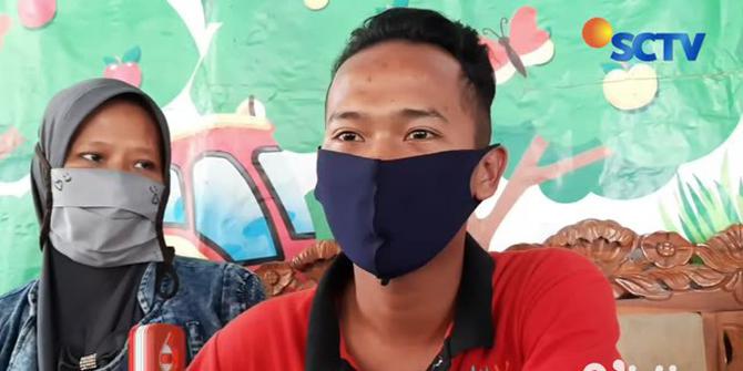 VIDEO: Kakak Adik Bergantian Pakai HP untuk Belajar Daring di Mojokerto