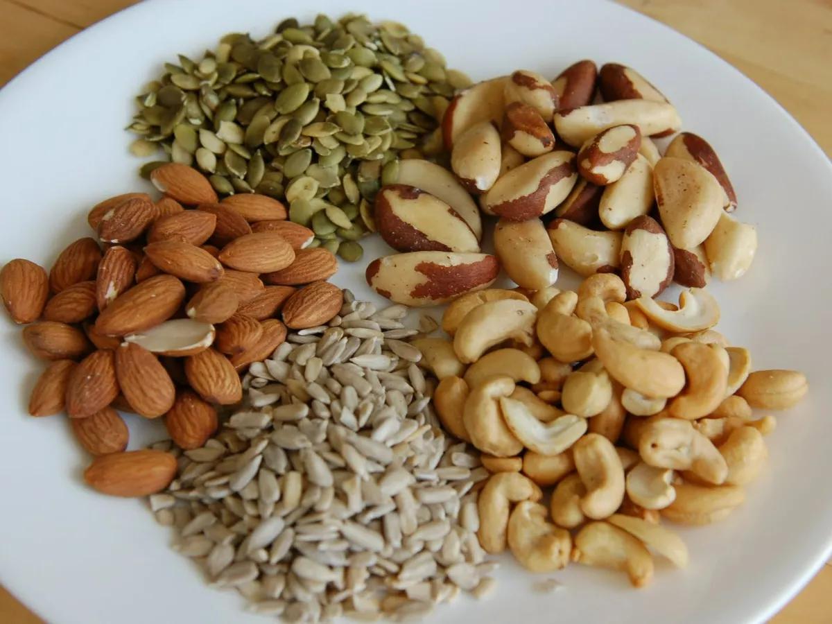 Kacang-kacangan dan biji-bijian mengandung serat yang tinggi.