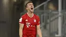 Pemain Bayern Munchen, Ivan Perisic, merayakan gol yang dicetak ke gawang Eintracht Frankfurt pada laga Piala Jerman di Allianz Arena, Rabu (10/6/2020). Bayern Munchen menang 2-1 atas Eintracht Frankfurt. (AP/Kai Pfaffenbach)