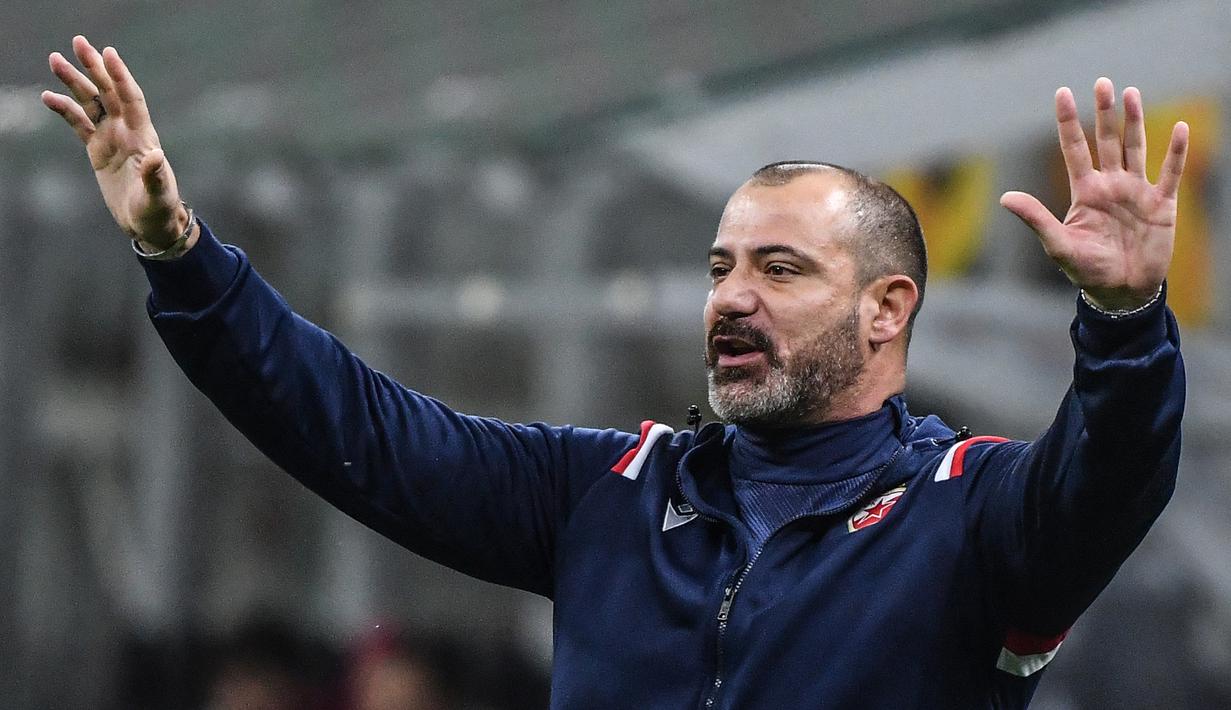 Dejan Stankovic. Sebagai pemain, ia berseragam Inter Milan hampir 10 musim, 2003/2004 hingga 2012/2013. Usai pensiun di Inter Milan pada 2013, ia baru memulai karier pelatihnya pada 2019 saat ditunjuk menjadi pelatih Red Star Belgrade di Liga Serbia hingga kini. (AFP/Tiziana Fabi)