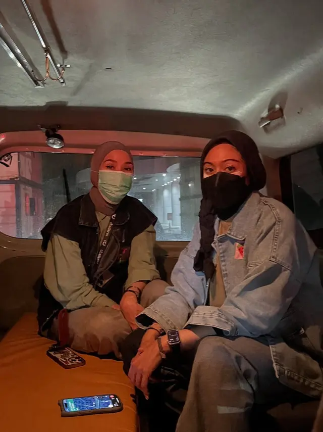 7 Potret Zaskia Adya Mecca jadi relawan medis saat aksi demo Jakarta