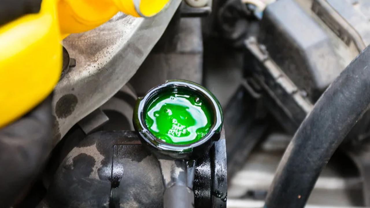 Informasi Penting tentang Cairan Motor: Fungsi dan Warna yang Harus Anda Ketahui