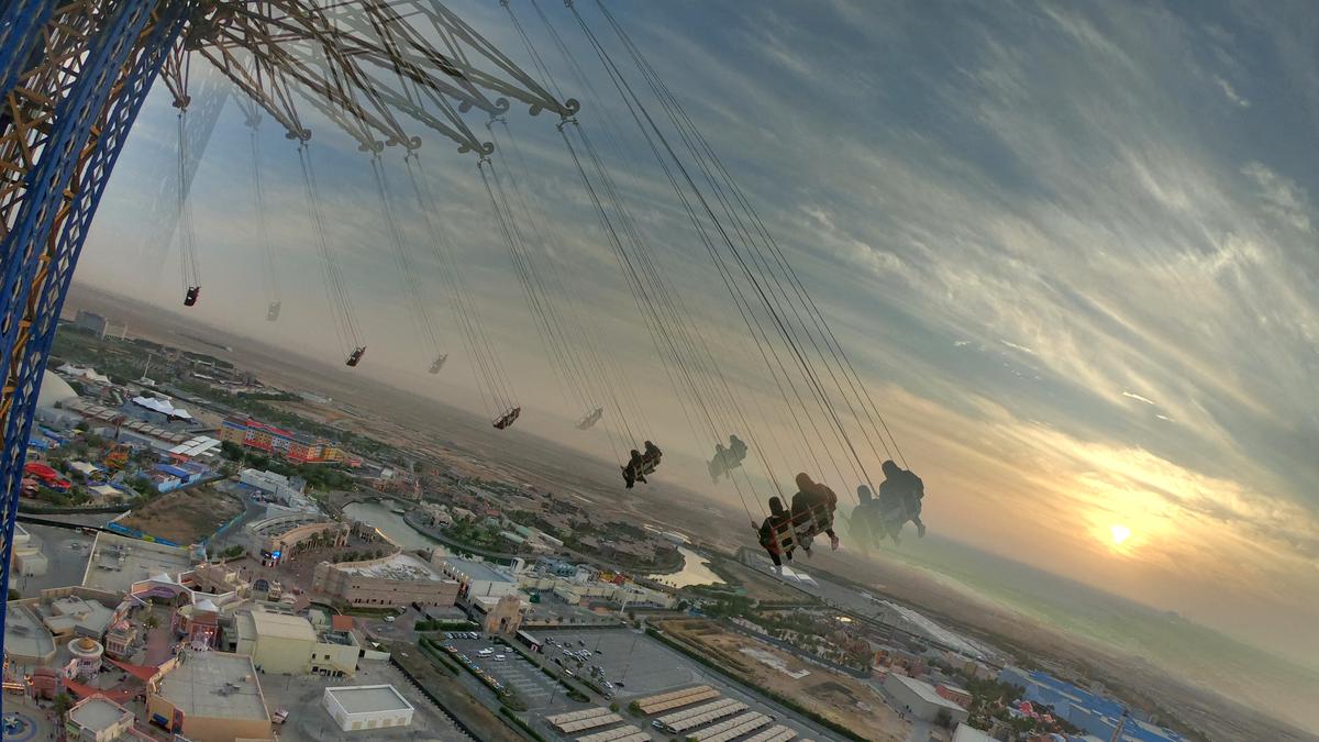 FOTO: Sensasi Menaiki Wahana Ontang-anting Tertinggi Dunia di Dubai