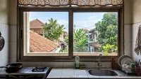 15 Ide Ventilasi Jendela Dapur, Kurangi Bau Masakan dan Jaga Udara Sehat