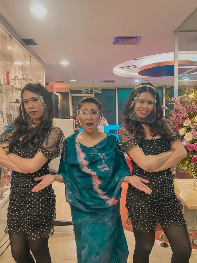 Darren Twins bersama Indy Barends (ist)