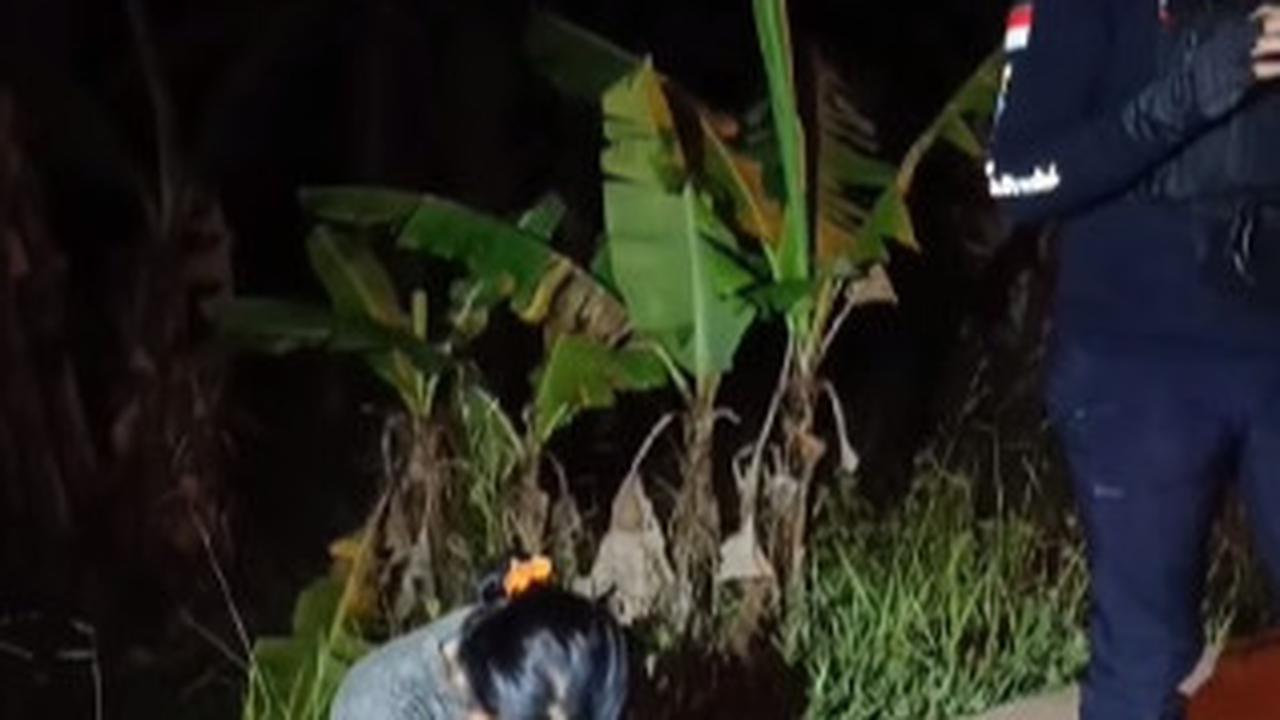 Wanita Ditinggal Teman Pria di Hutan Tengah Malam,