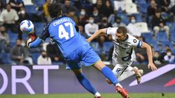 Inter Milan. Pasukan Simone Inzaghi di pekan ke-7 Liga Italia melawat ke kandang Sassuolo. Nerazzurri berhasil menang 2-1 melaui gol-gol yang dicetak Edin Dzeko dan Lutaro Matinez. (LaPresse via AP/Massimo Paolone)