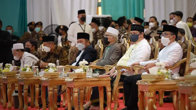 Menteri Koordinator Bidang Perekonomian Airlangga Hartarto mewakili Presiden Joko Widodo di acara Hari Lahir Nadhlatul Ulama (NU) ke 99 tahun yang digelar di Jakabaring Sport Center Palembang. ( Sumber ekon.go.id)