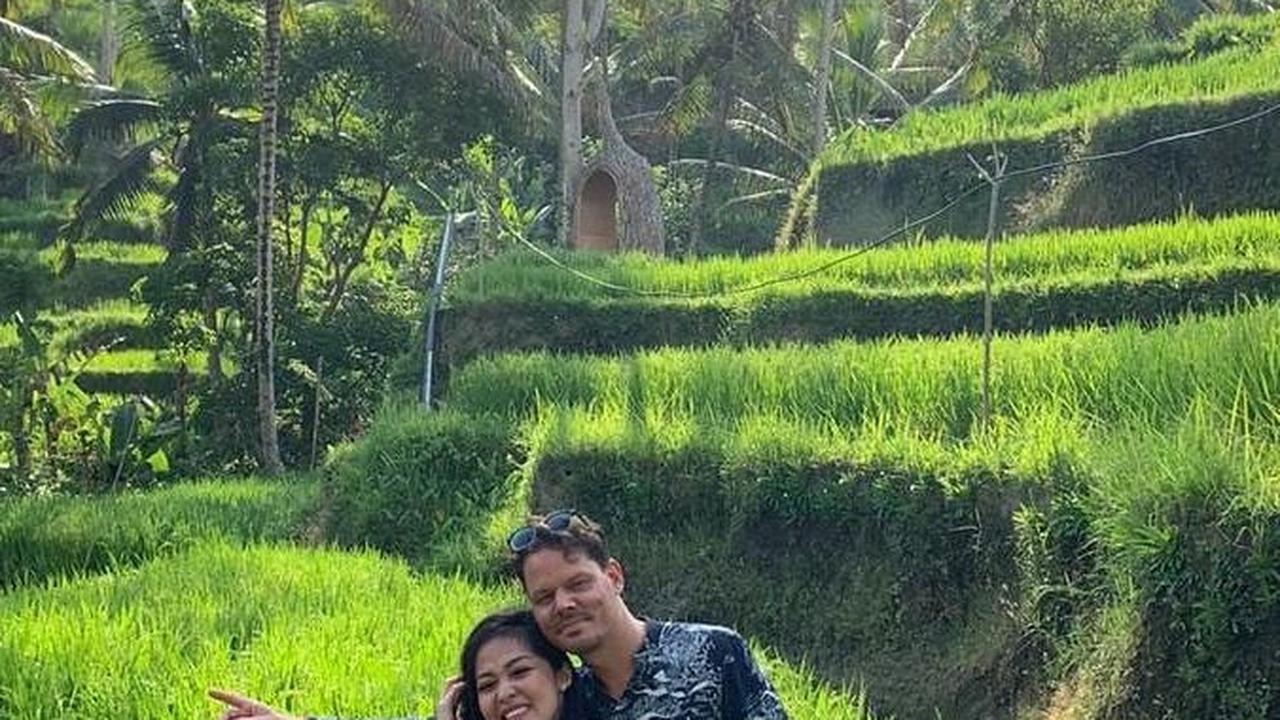 Melaksanakan tugas untuk pemerintah Belanda