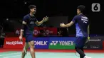 Pebulutangkis Ganda Putra Indonesia, Leo Rolly Carnando/Daniel Marthin berselebrasi saat melawan Ong Yew Sin/Teo Ee Yi (Malaysia) pada babak 16 Besar Turnamen Indonesia Open 2023 di Istora Gelora Bung Karno, Jakarta, Kamis (15/6/2023). (Liputan6.com/Helmi Fithriansyah)