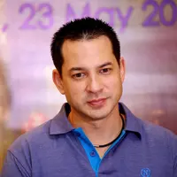 Siapa sangka kalau pria ganteng ini usianya sudah kepala empat (Wimbarsana/Bintang.com)