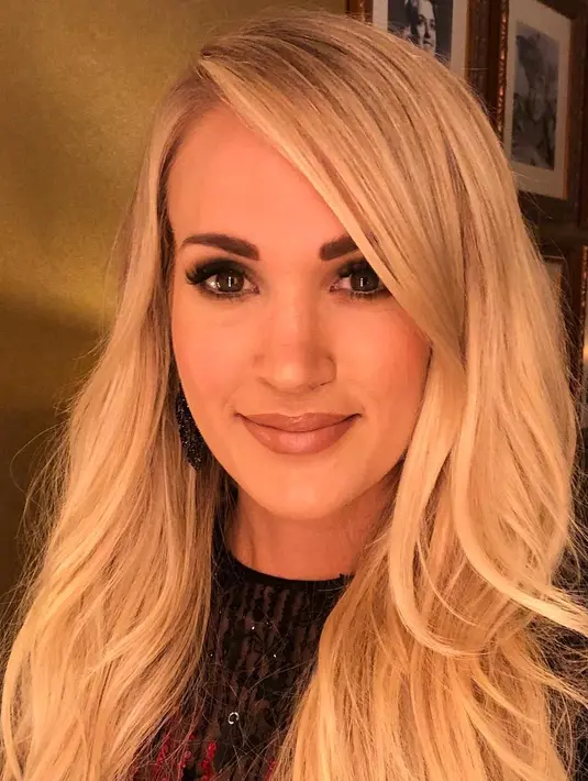 Dilansir dari Cosmopolitan, ia pun mengatakan ia dan keluarga kecilnya sangat tak sabar menunggu kelahiran buah hatinnya. (instagram/carrieunderwood)