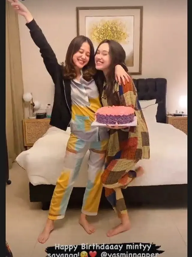 Esta Pramanita dan Yasmin Napper